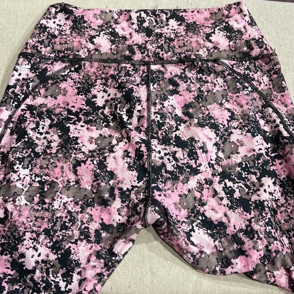 FABLETICS Multi Color Splash Black/Pink/Gray Leggings Sz L Excellent Condition - Picture 5 of 6